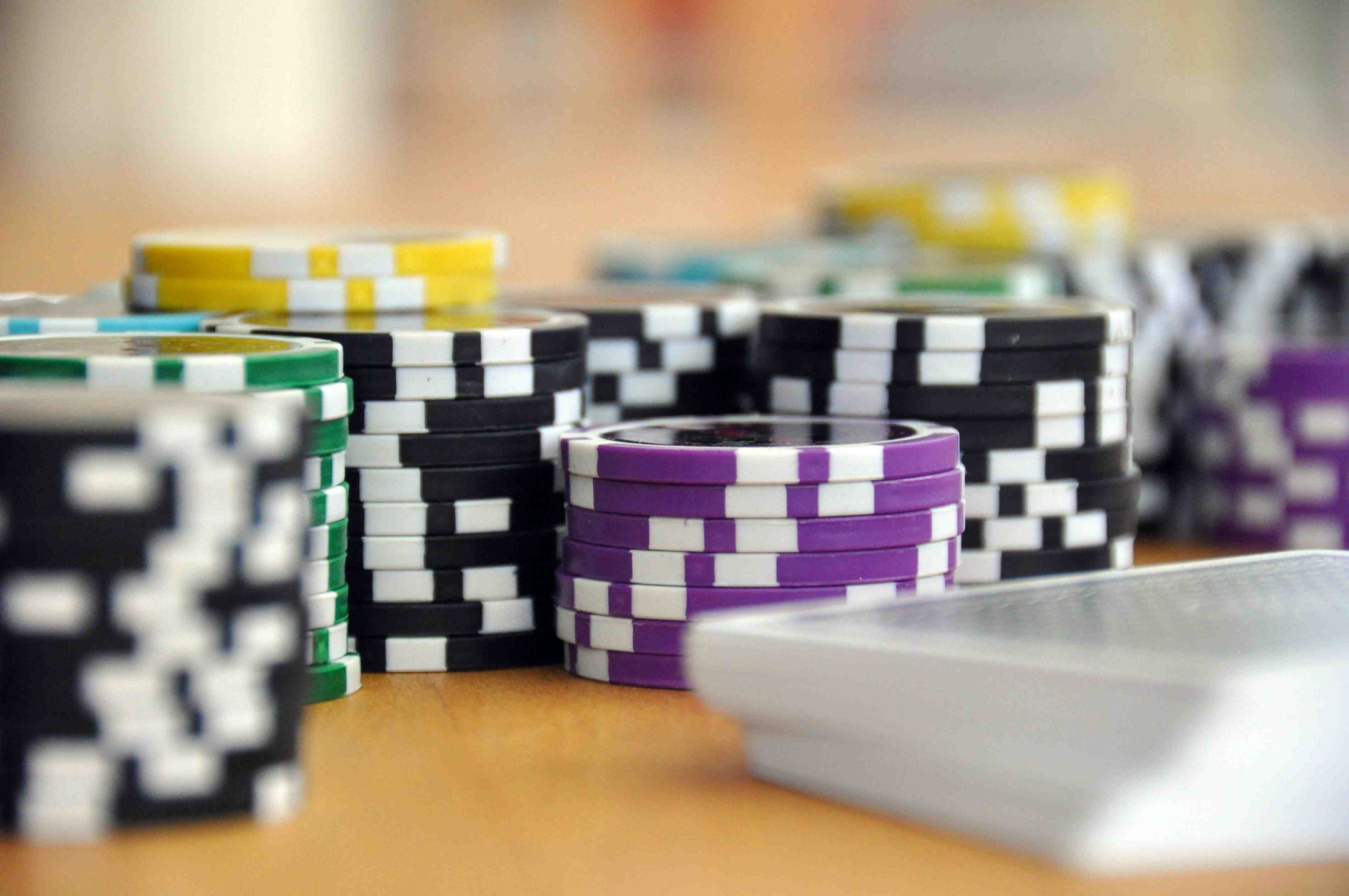 Bangladesh adult reviewing slots privacy and responsible play cues